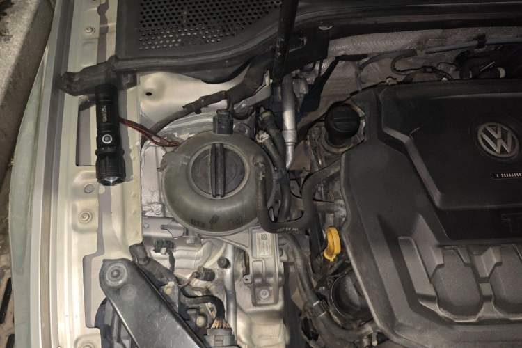 Used Volkswagen Magotan 2019 330TSI DSG Luxury Version China VI Standard Engine Bay Right