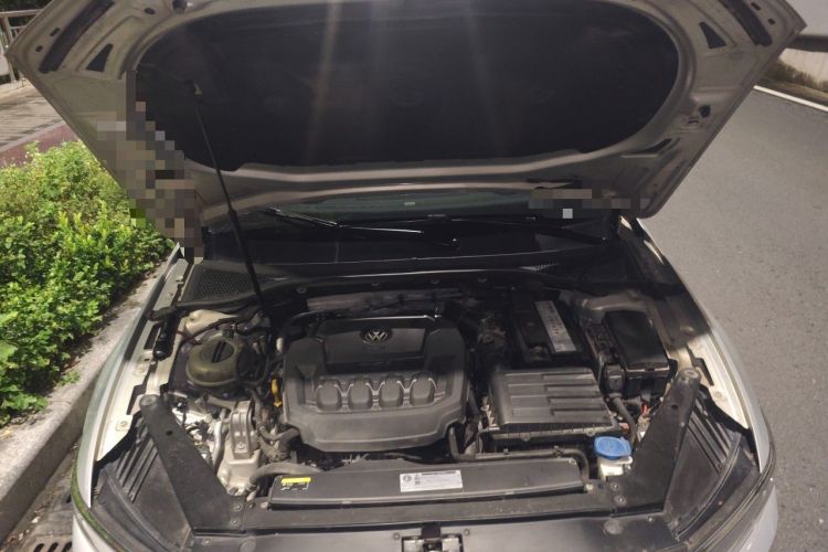 Used Volkswagen Magotan 2019 330TSI DSG Luxury Version China VI Standard Engine Bay