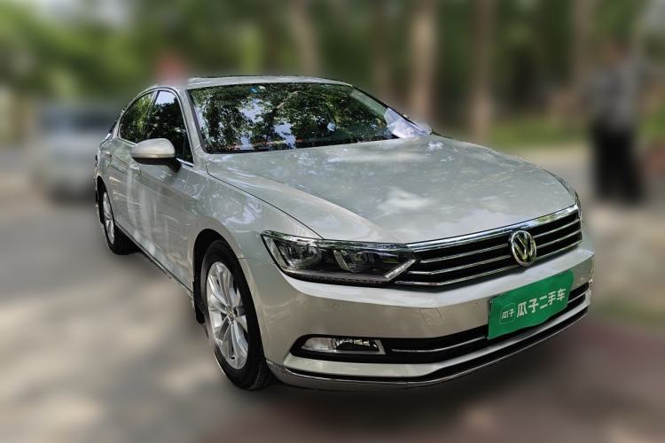 Used Volkswagen Magotan 2019 330TSI DSG Luxury Version China VI Standard Front Right 45 Deg