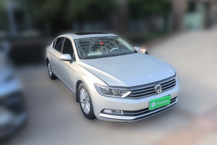 Used Volkswagen Magotan 2019 280TSI DSG Comfort Model China VI Standard Front Right 45 Deg