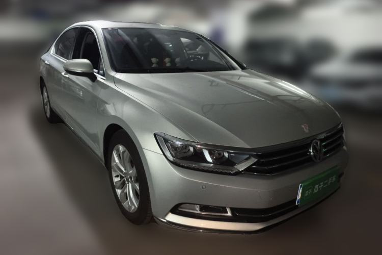 Used Volkswagen Magotan 2019 330TSI DSG Luxury Model China V Standard Front Right 45 Deg