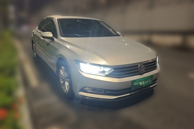 Used Volkswagen Magotan 2019 330TSI DSG Luxury Version China VI Standard Front Right 45 Deg