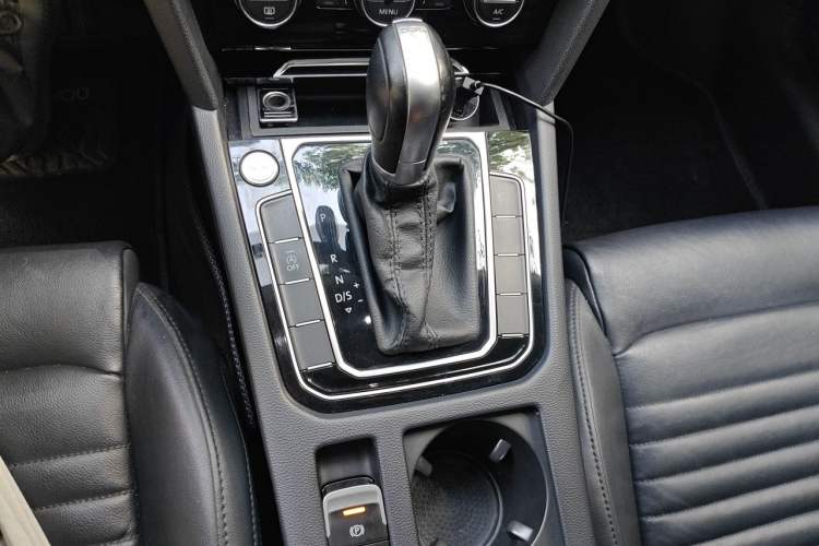 Used Volkswagen Magotan 2019 330TSI DSG Luxury Version China VI Standard Gear Lever