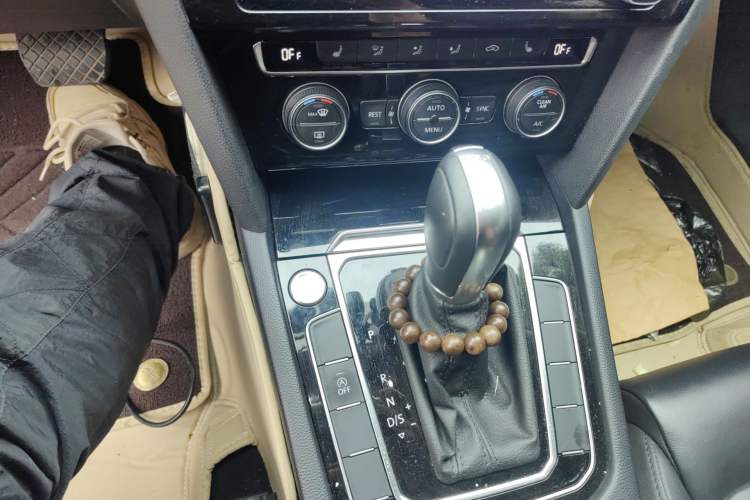 Used Volkswagen Magotan 2019 330TSI DSG Luxury Version China VI Standard Gear Lever