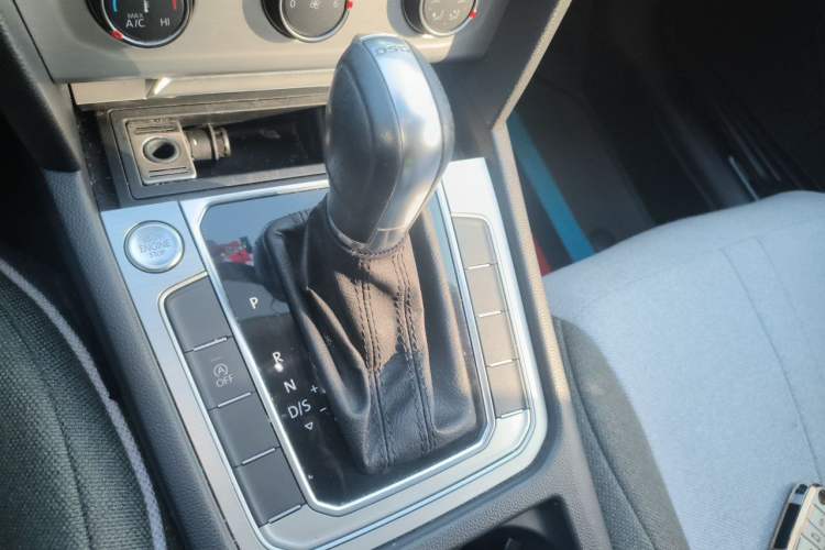 Used Volkswagen Magotan 2019 280TSI DSG Comfort Model China VI Standard Gear Lever