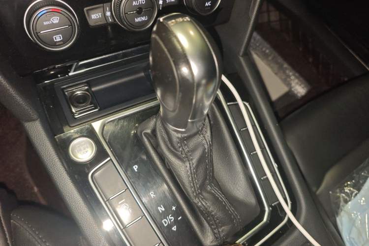 Used Volkswagen Magotan 2019 330TSI DSG Luxury Version China VI Standard Gear Lever