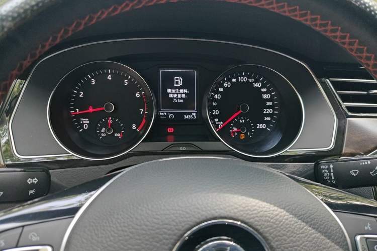 Used Volkswagen Magotan 2019 330TSI DSG Luxury Version China VI Standard Instrument Cluster