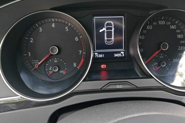 Used Volkswagen Magotan 2019 330TSI DSG Luxury Version China VI Standard Odometer Close Up