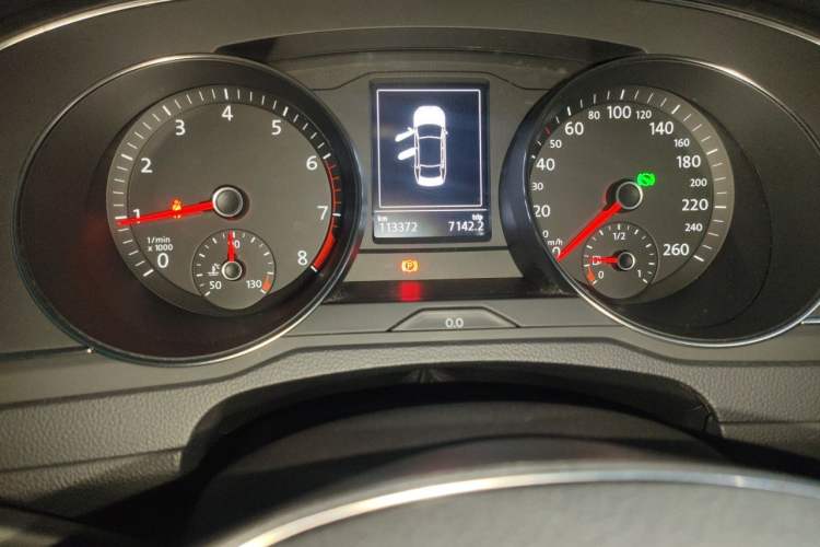 Used Volkswagen Magotan 2019 280TSI DSG Comfort Model China VI Standard Odometer Close Up