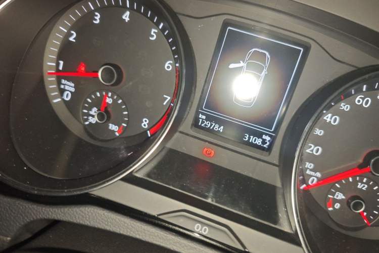 Used Volkswagen Magotan 2019 330TSI DSG Luxury Version China VI Standard Odometer Close Up