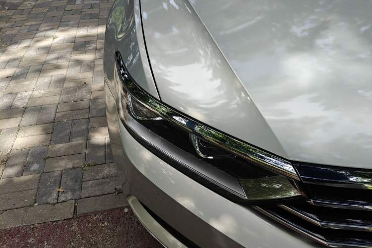 Used Volkswagen Magotan 2019 330TSI DSG Luxury Version China VI Standard Right Front Headlight
