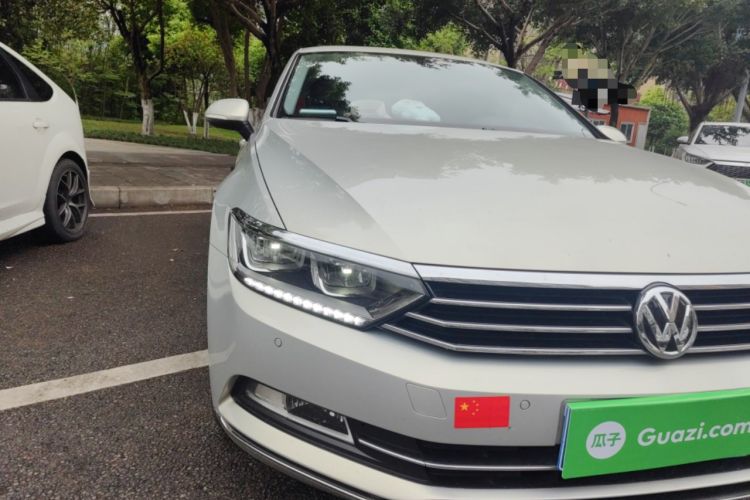 Used Volkswagen Magotan 2019 330TSI DSG Luxury Version China VI Standard Right Front Headlight