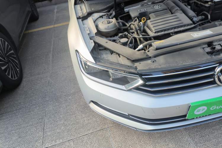 Used Volkswagen Magotan 2019 280TSI DSG Comfort Model China VI Standard Right Front Headlight