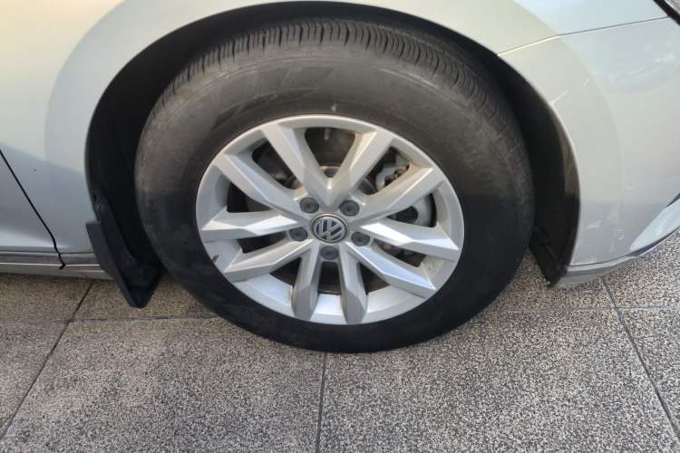 Used Volkswagen Magotan 2019 280TSI DSG Comfort Model China VI Standard Right Front Wheel Hub