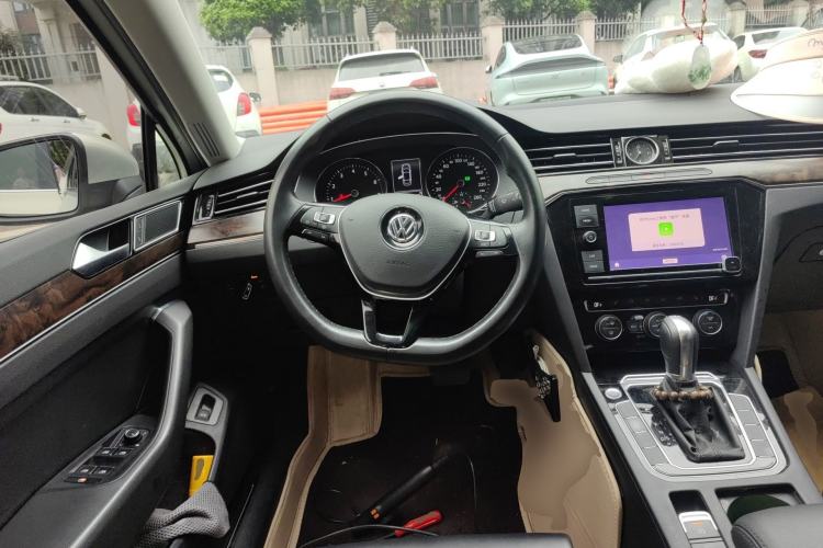 Used Volkswagen Magotan 2019 330TSI DSG Luxury Version China VI Standard Steering Wheel