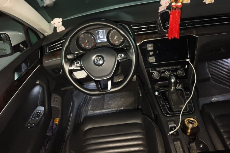 Used Volkswagen Magotan 2019 330TSI DSG Luxury Model China V Standard Steering Wheel