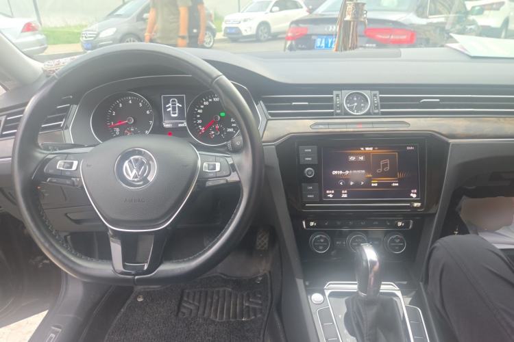 Used Volkswagen Magotan 2019 330TSI DSG Luxury Model China V Standard Center Console