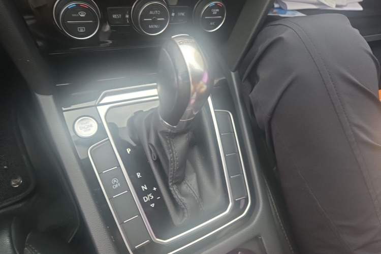 Used Volkswagen Magotan 2019 330TSI DSG Luxury Model China V Standard Gear Lever