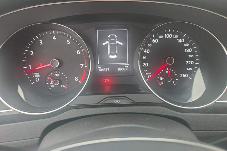 Used Volkswagen Magotan 2019 330TSI DSG Luxury Model China V Standard Odometer Close Up