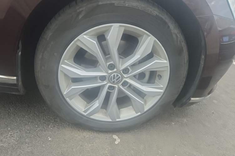 Used Volkswagen Magotan 2019 330TSI DSG Luxury Model China V Standard Right Front Wheel Hub