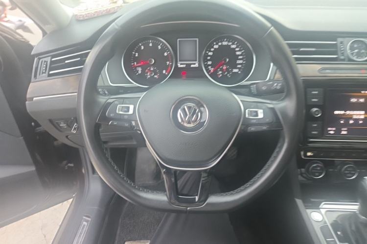 Used Volkswagen Magotan 2019 330TSI DSG Luxury Model China V Standard Steering Wheel