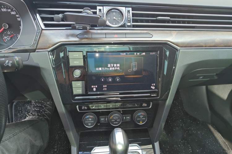 Used Volkswagen Magotan 2019 330TSI DSG Luxury Model China V Standard Audio And AC Panel