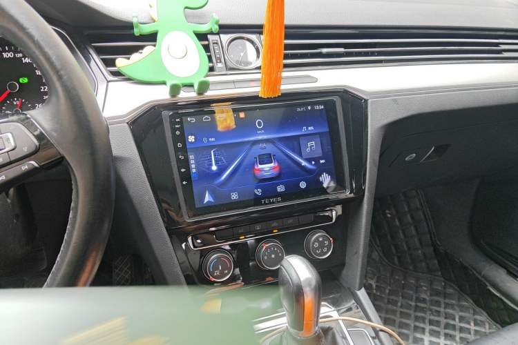 Used Volkswagen Magotan 2019 330TSI DSG Leading Model China VI Standard Audio And AC Panel