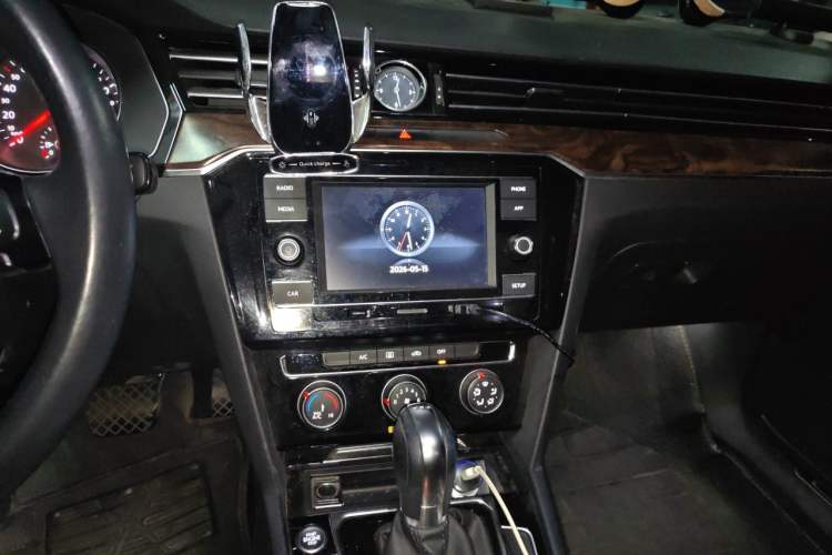 Used Volkswagen Magotan 2019 330TSI DSG Leading Model China VI Standard Audio And AC Panel