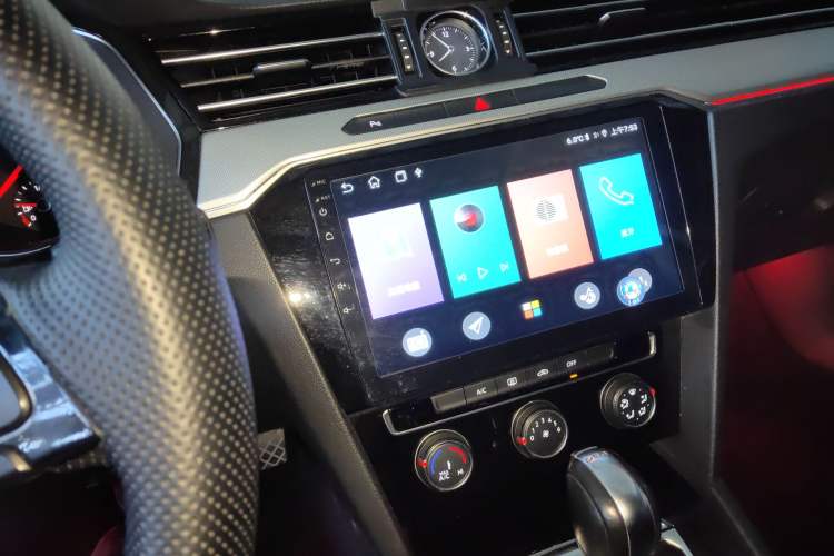 Used Volkswagen Magotan 2019 330TSI DSG Leading Edition China V Standard Audio And AC Panel