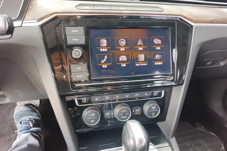 Used Volkswagen Magotan 2019 330TSI DSG Luxury Model China V Standard Audio And AC Panel