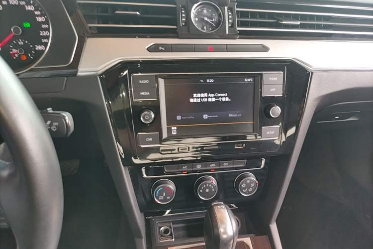 Used Volkswagen Magotan 2019 280TSI DSG Leading Model China VI Standard Audio And AC Panel