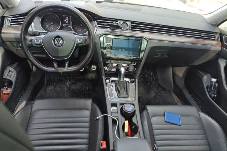 Used Volkswagen Magotan 2019 330TSI DSG Luxury Model China V Standard Center Console