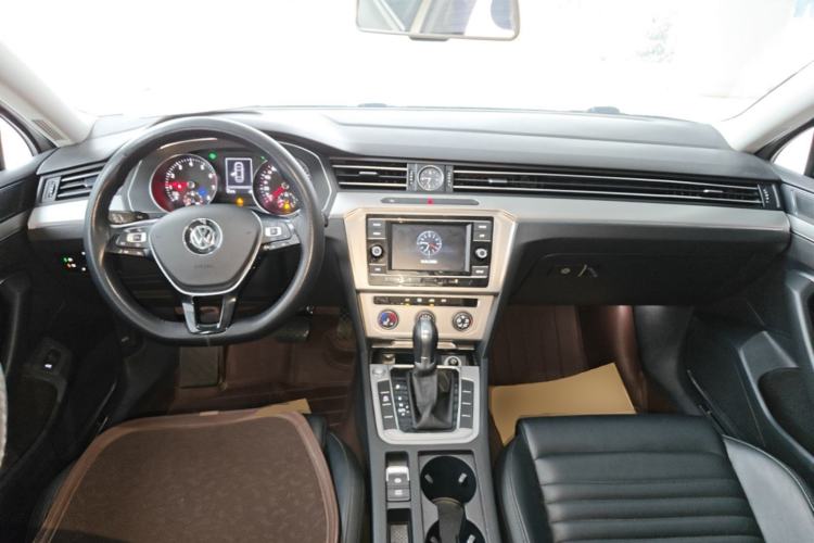 Used Volkswagen Magotan 2019 280TSI DSG Comfort Model China VI Standard Center Console
