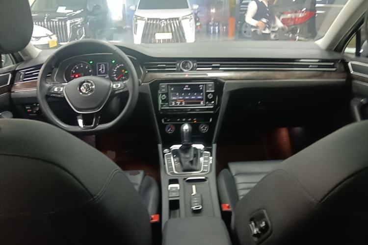 Used Volkswagen Magotan 2019 330TSI DSG Leading Model China VI Standard Center Console