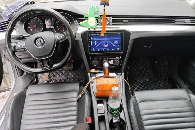 Used Volkswagen Magotan 2019 330TSI DSG Leading Model China VI Standard Center Console