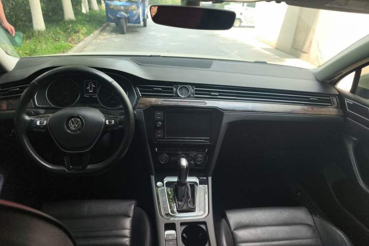 Used Volkswagen Magotan 2019 330TSI DSG Luxury Model China V Standard Center Console