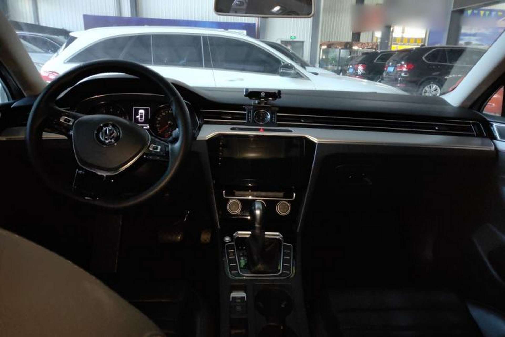 Used Volkswagen Magotan 2019 330TSI DSG Leading Edition China V Standard Center Console