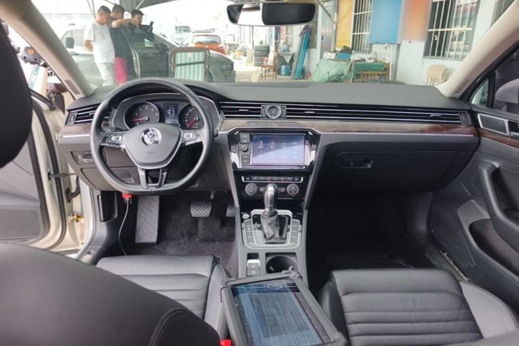 Used Volkswagen Magotan 2019 330TSI DSG Luxury Model China V Standard Center Console