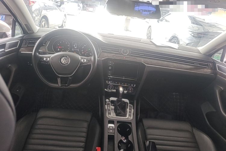 Used Volkswagen Magotan 2019 330TSI DSG Luxury Model China V Standard Center Console