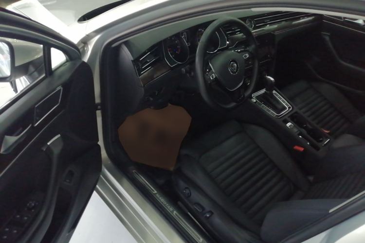 Used Volkswagen Magotan 2019 330TSI DSG Luxury Version China VI Standard Driver Seat