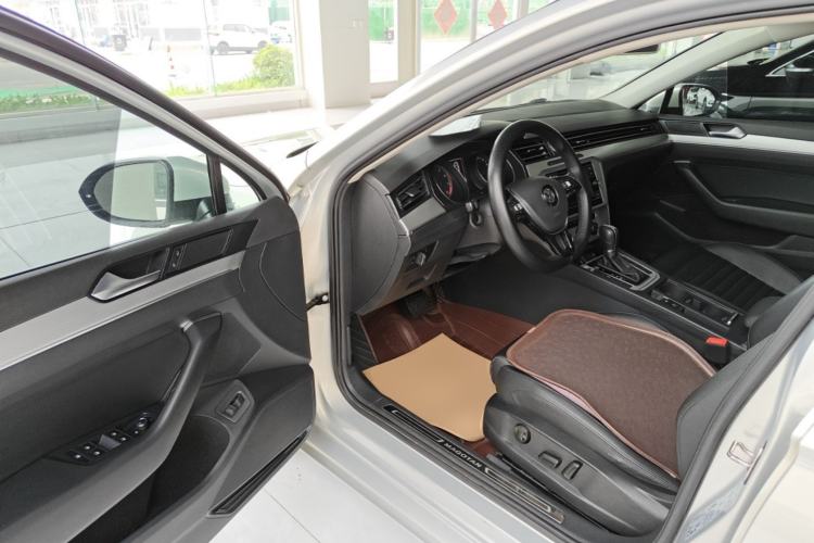 Used Volkswagen Magotan 2019 280TSI DSG Comfort Model China VI Standard Driver Seat