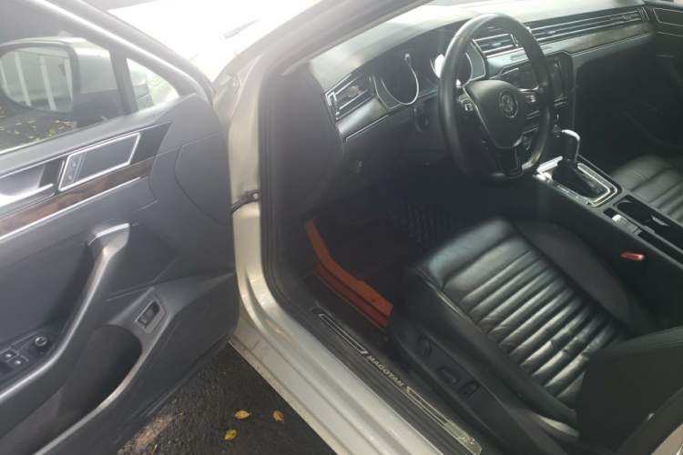 Used Volkswagen Magotan 2019 330TSI DSG Luxury Version China VI Standard Driver Seat