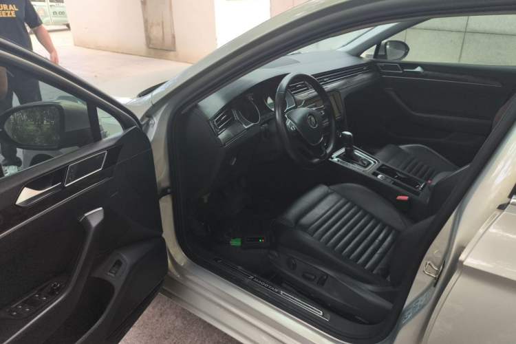 Used Volkswagen Magotan 2019 330TSI DSG Luxury Model China V Standard Driver Seat