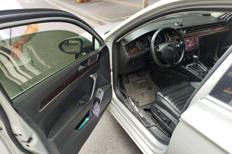 Used Volkswagen Magotan 2019 330TSI DSG Luxury Model China V Standard Driver Seat