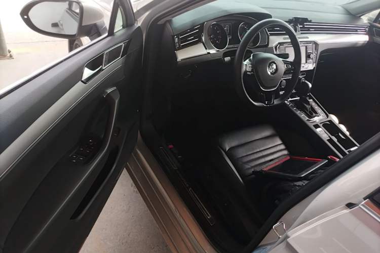 Used Volkswagen Magotan 2019 280TSI DSG Leading Model China VI Standard Driver Seat