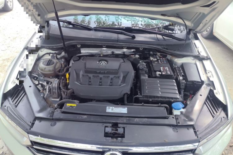 Used Volkswagen Magotan 2019 330TSI DSG Leading Model China VI Standard Engine Bay