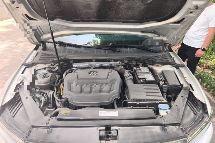 Used Volkswagen Magotan 2019 330TSI DSG Luxury Model China V Standard Engine Bay