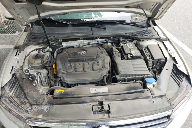 Used Volkswagen Magotan 2019 330TSI DSG Luxury Model China V Standard Engine Bay