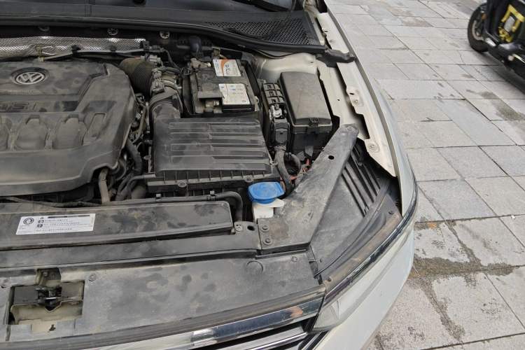 Used Volkswagen Magotan 2019 330TSI DSG Leading Model China VI Standard Engine Bay Left