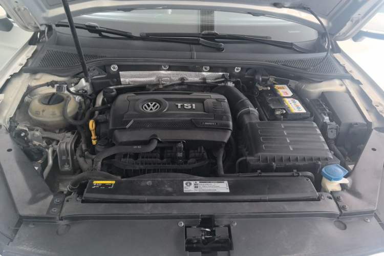 Used Volkswagen Magotan 2019 380TSI DSG Luxury Model China V Standard Engine Bay